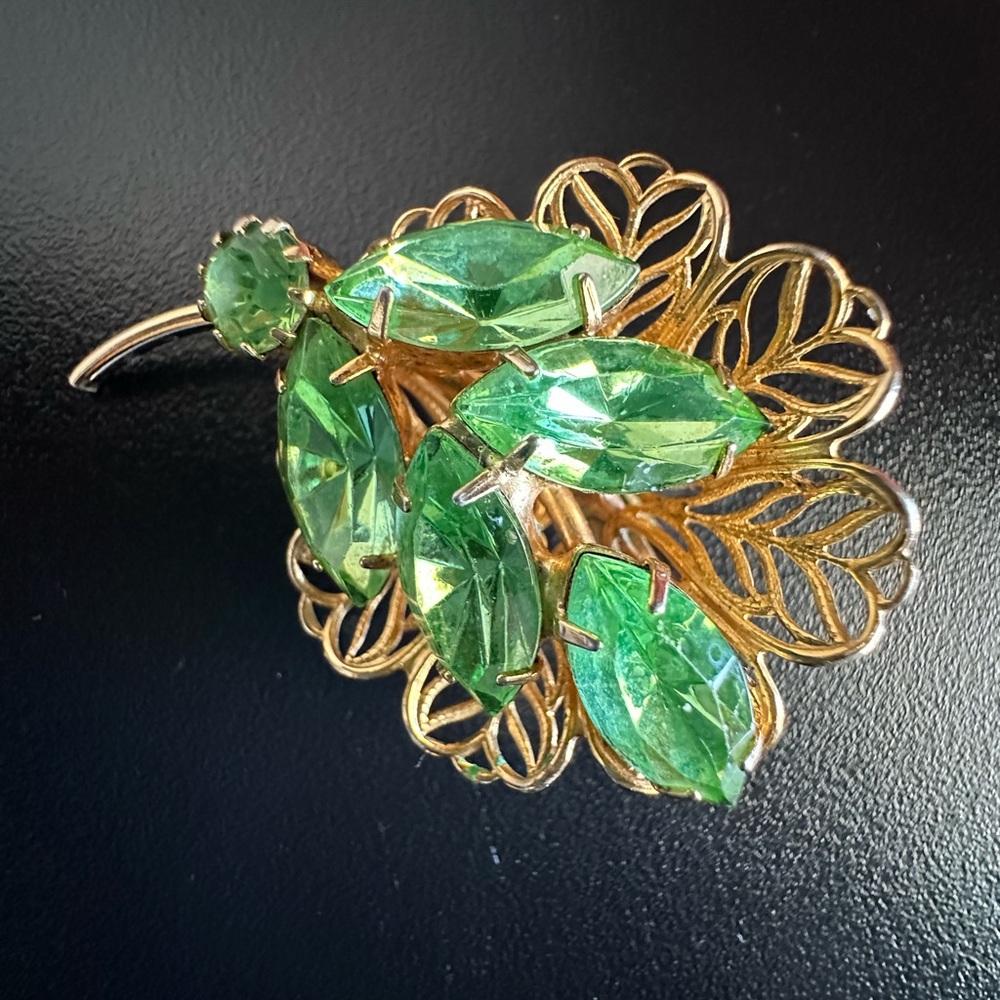 Vintage Floral 1960s Uranium Glass Gold Tone Filigree Brooch - Picture 4 of 6